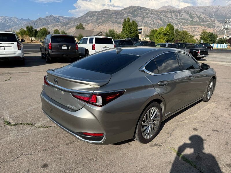 Used 2021 Lexus ES 300h w/ Accessory Package 2 image 5