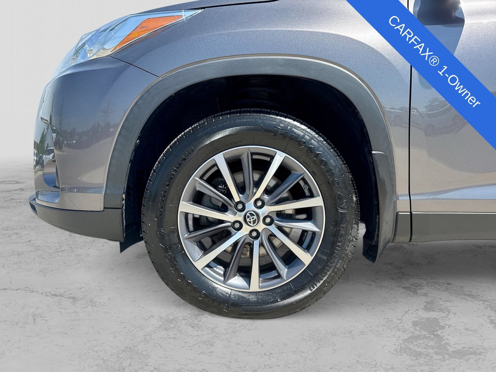 Used 2019 Toyota Highlander XLE w/ Carpet Mat Package (TMS) AWD/4WD image 16