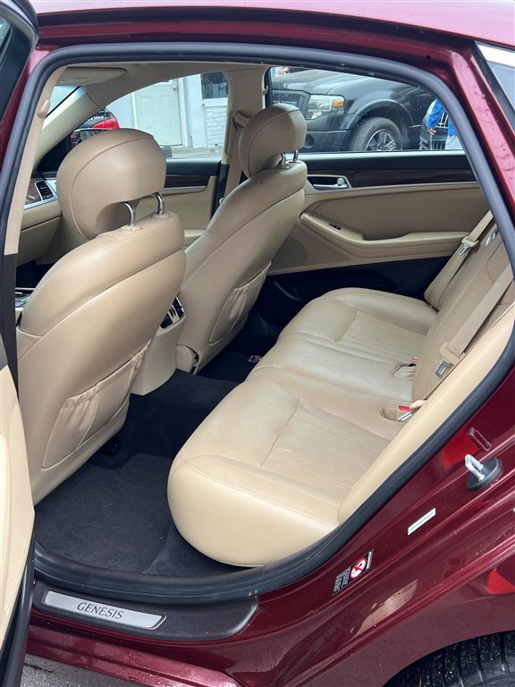 Used 2015 Hyundai Genesis 3.8 image 9