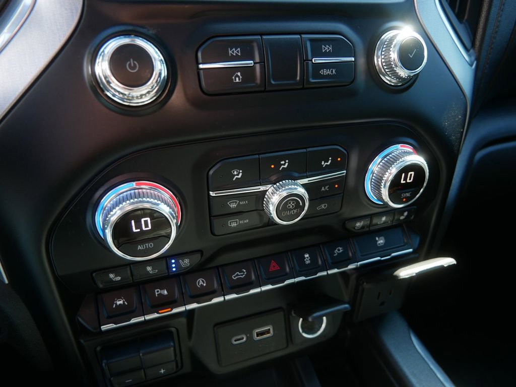 Used 2020 GMC Sierra 1500 SLT w/ SLT Premium Plus Package AWD/4WD image 32