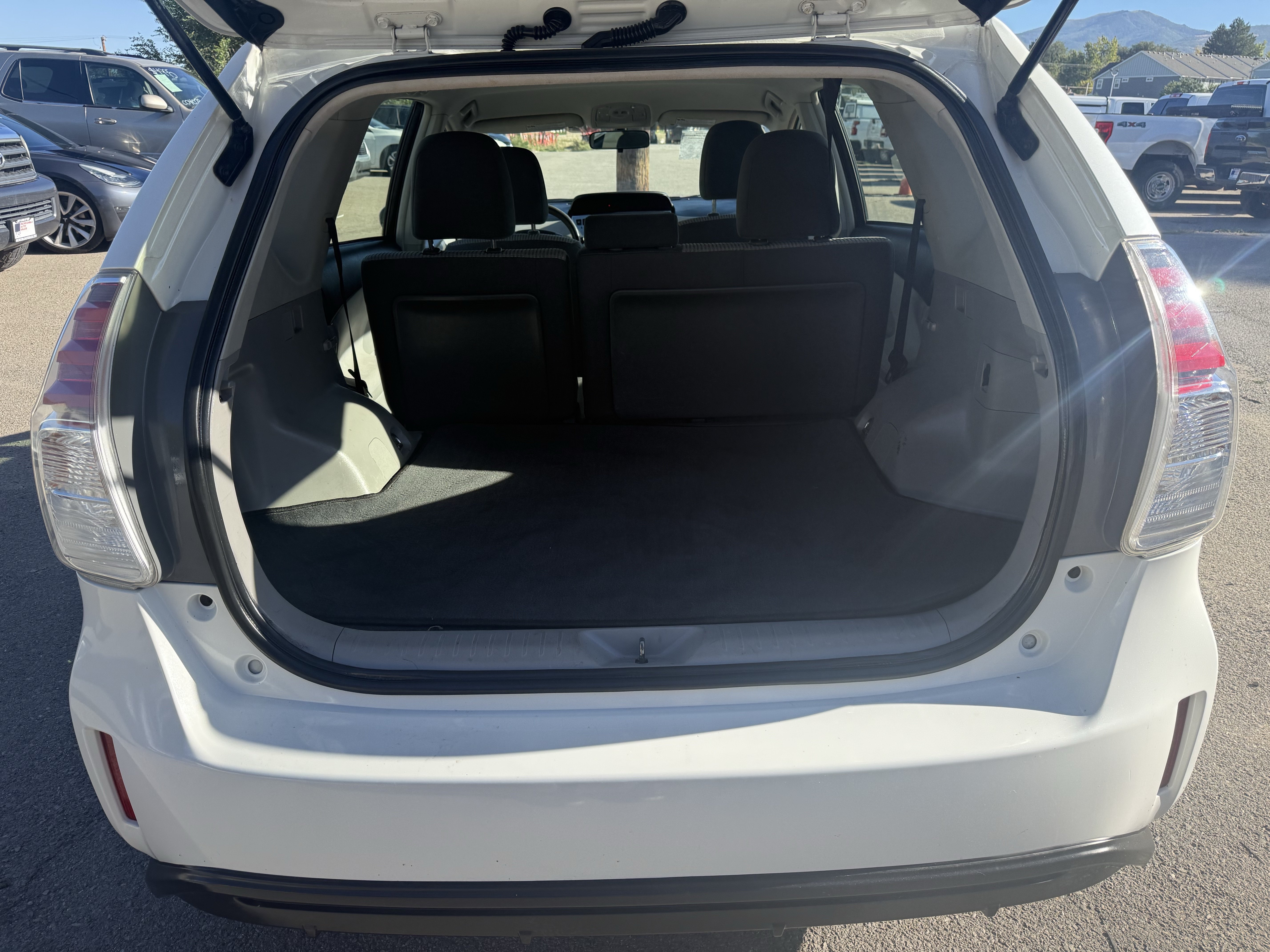 Used 2016 Toyota Prius V Three FWD image 19