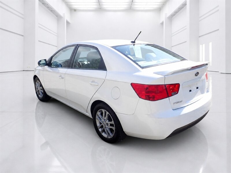 Used 2011 Kia Forte EX w/ Premium Pkg FWD image 6