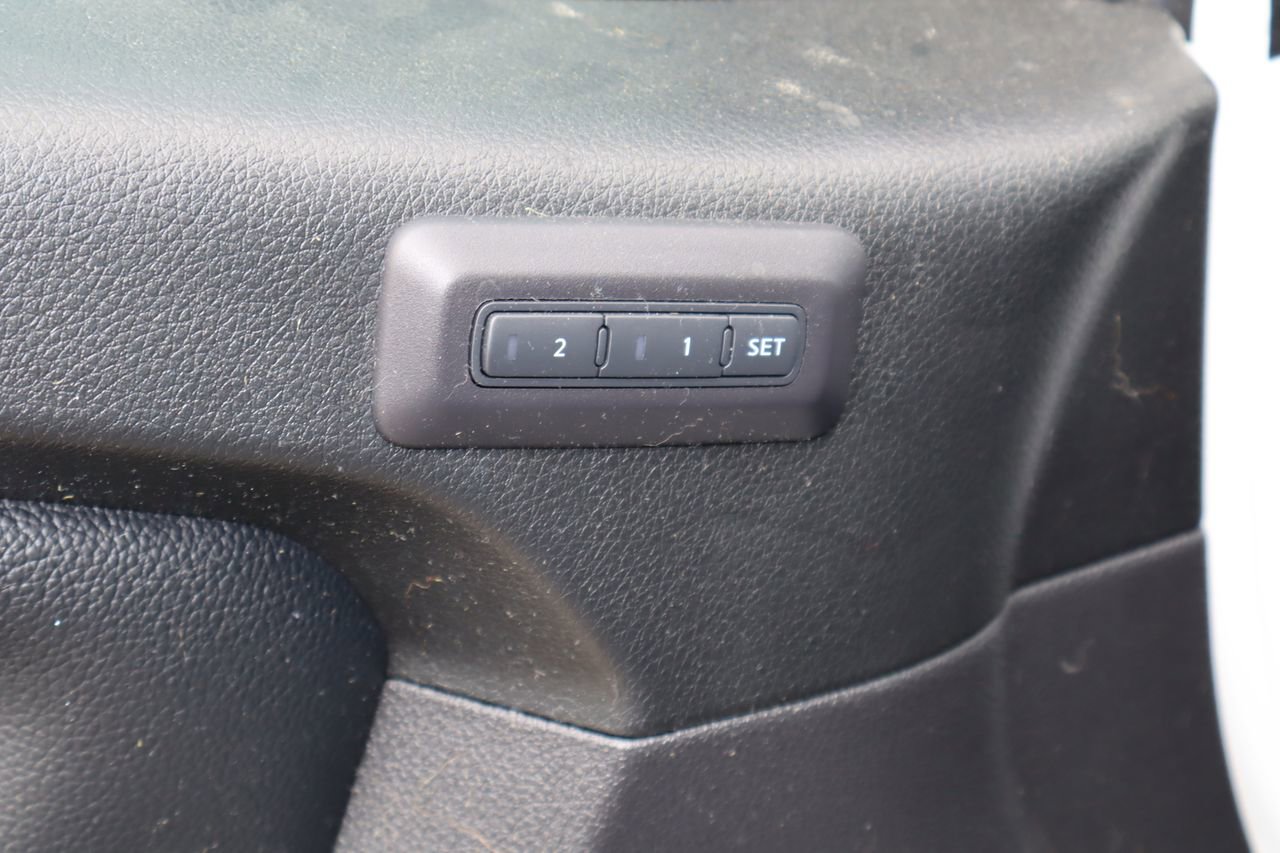 Used 2024 Nissan Titan PRO-4X w/ Pro-4x Convenience Package image 21