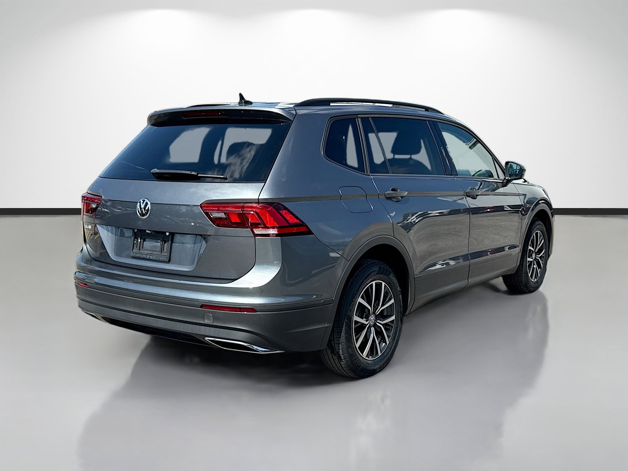 Used 2021 Volkswagen Tiguan S FWD image 3