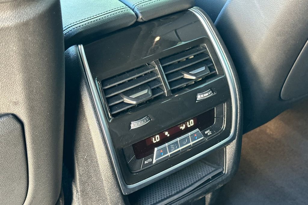 Used 2022 BMW X7 M50i image 13