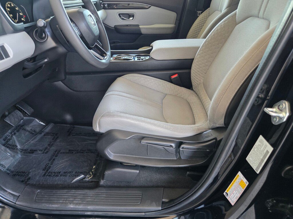 Used 2023 Honda Pilot LX image 21