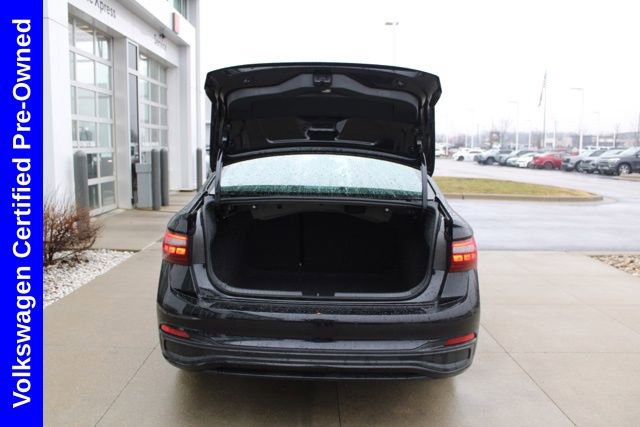 Used 2024 Volkswagen Jetta SE image 8