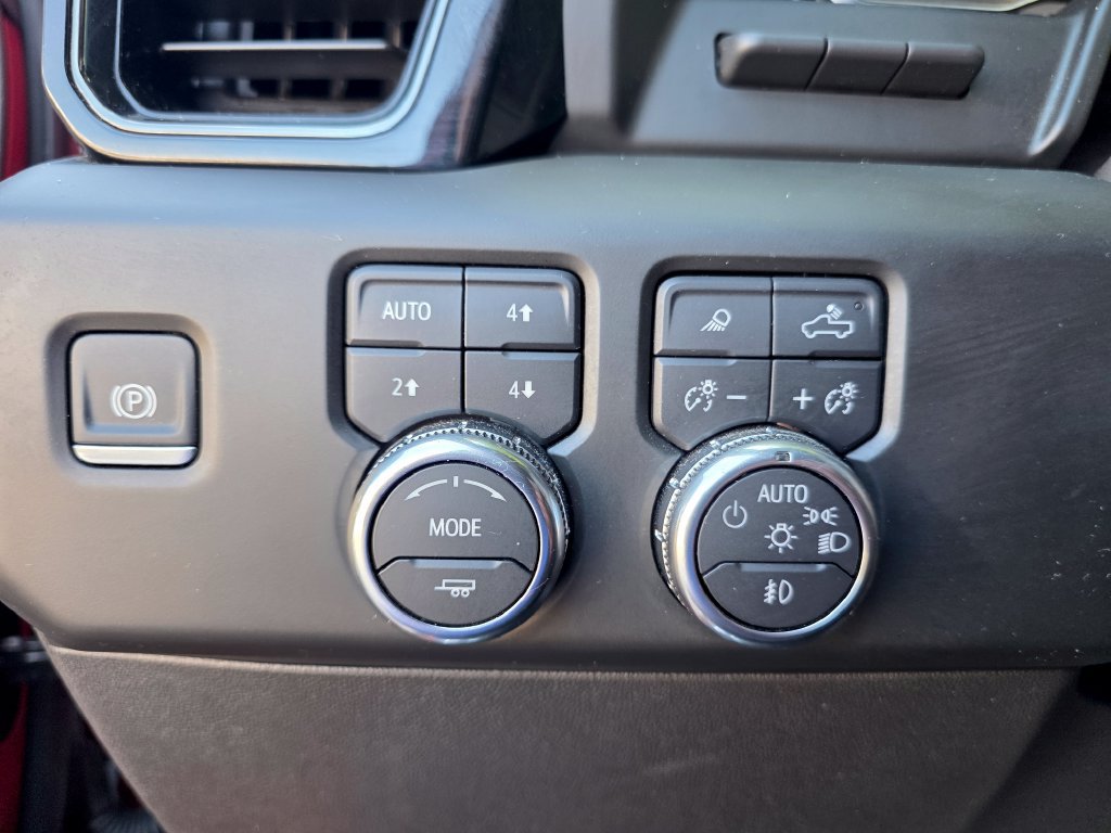 Used 2025 GMC Sierra 1500 AT4 w/ AT4 Premium Package AWD/4WD image 17