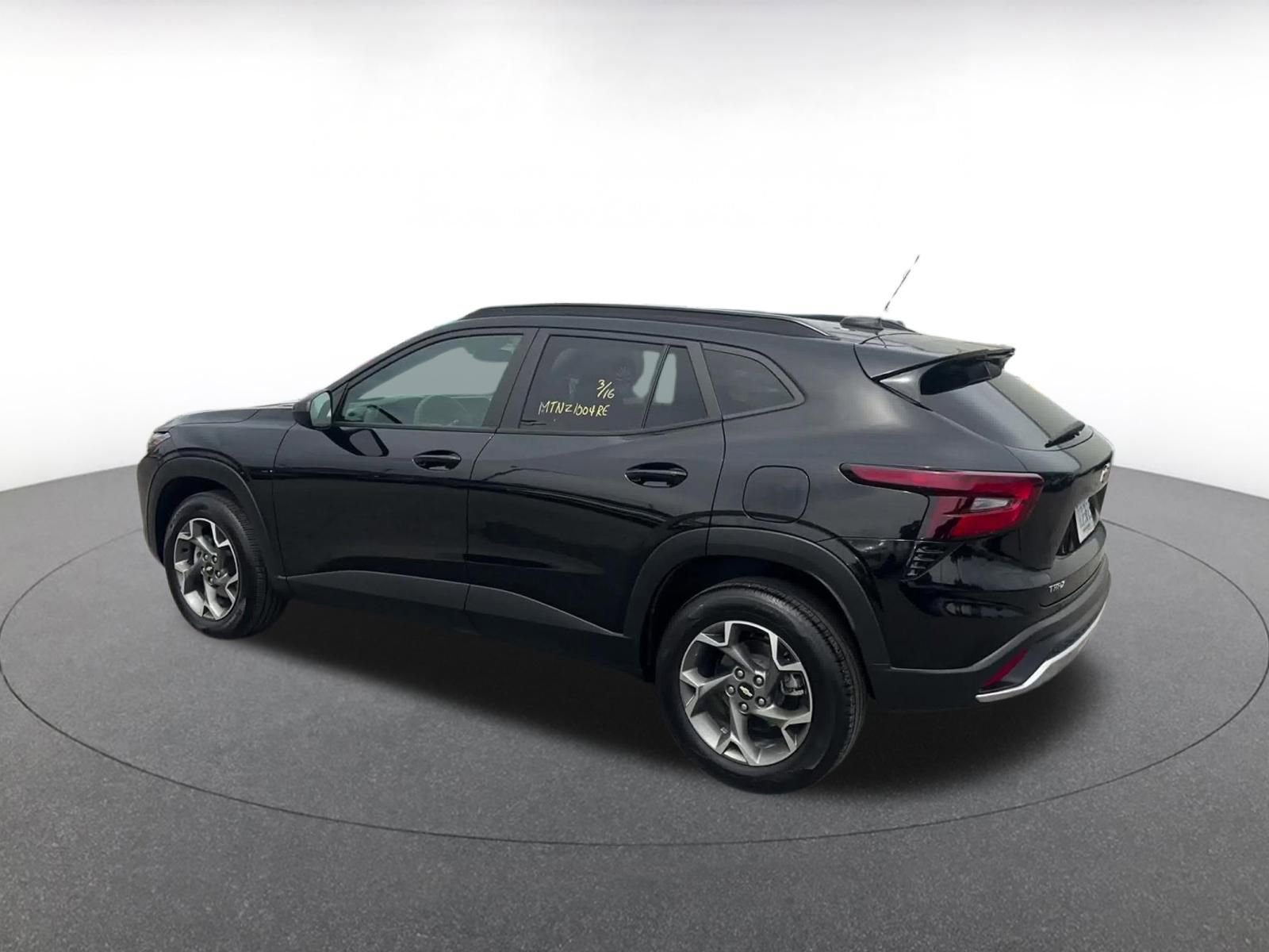 Used 2025 Chevrolet Trax LT image 10