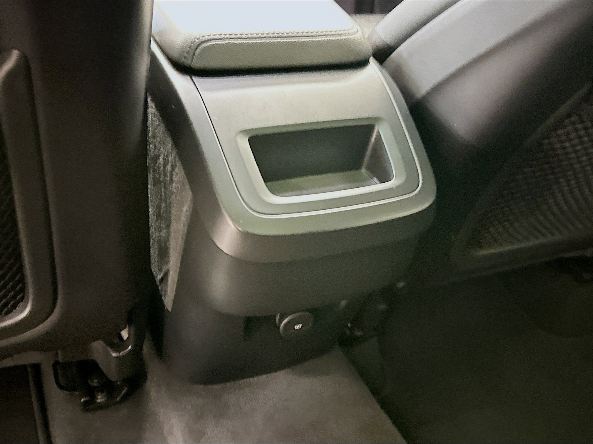 Used 2023 Volvo XC60 B5 Core image 29