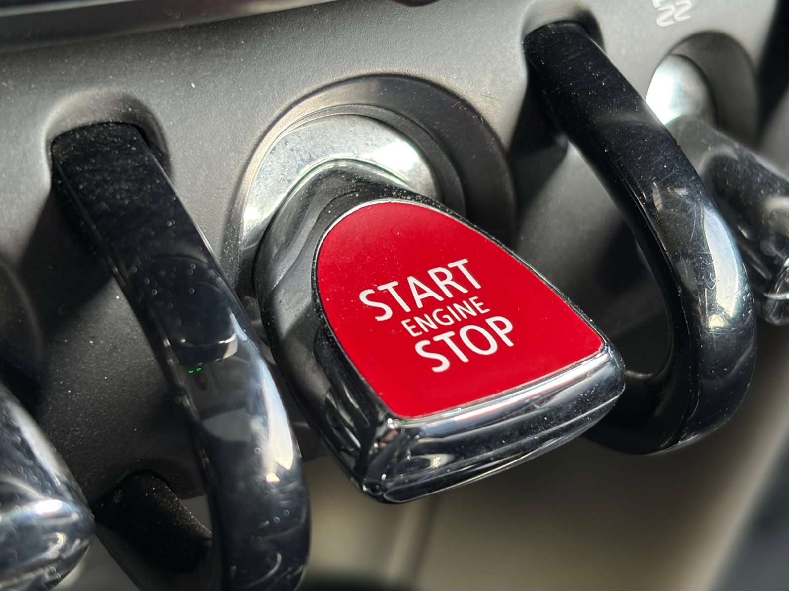 Used 2015 MINI Cooper 2-Door Hardtop image 23