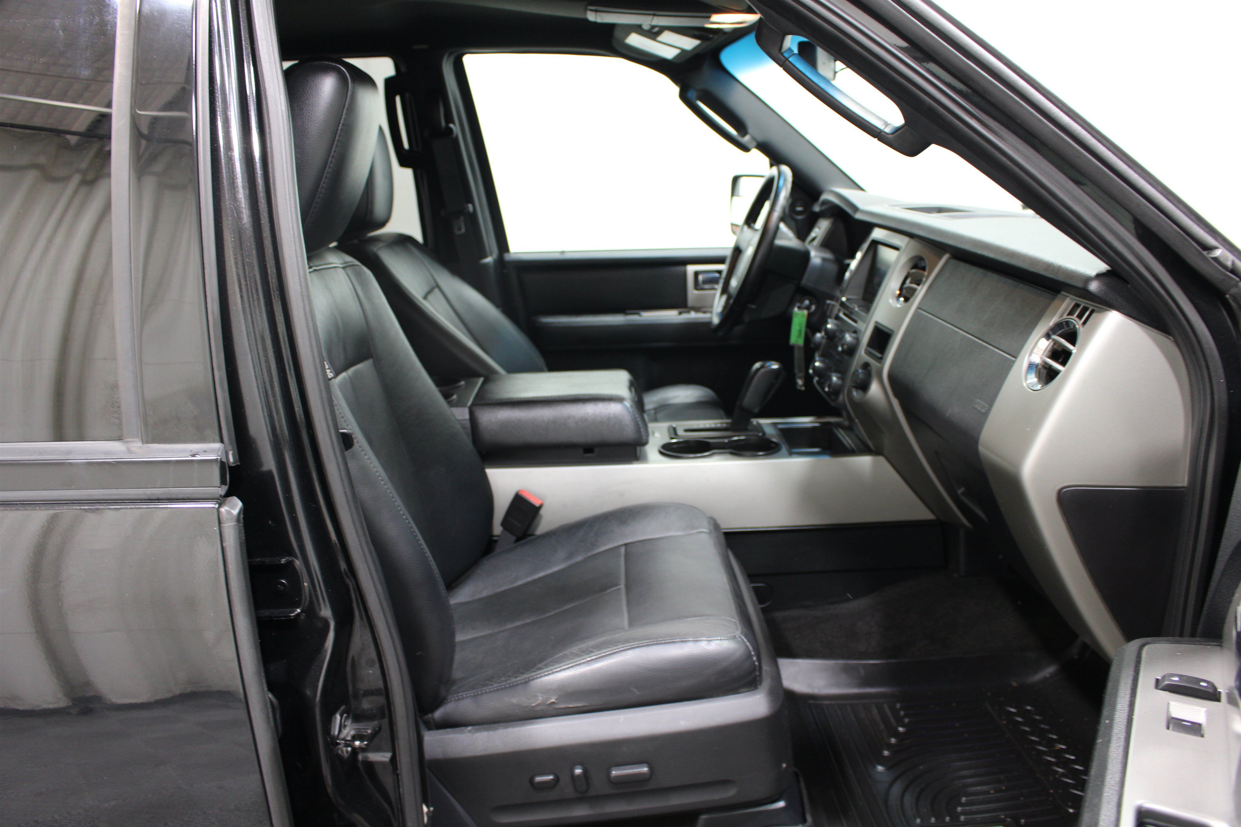 Used 2015 Ford Expedition EL XLT w/ Equipment Group 202A AWD/4WD image 26