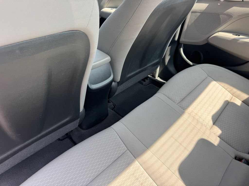 Used 2019 Hyundai Elantra SE FWD image 12
