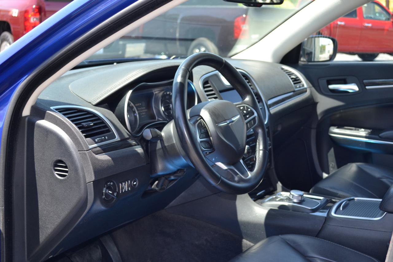 Used 2018 Chrysler 300 Touring L AWD/4WD image 12