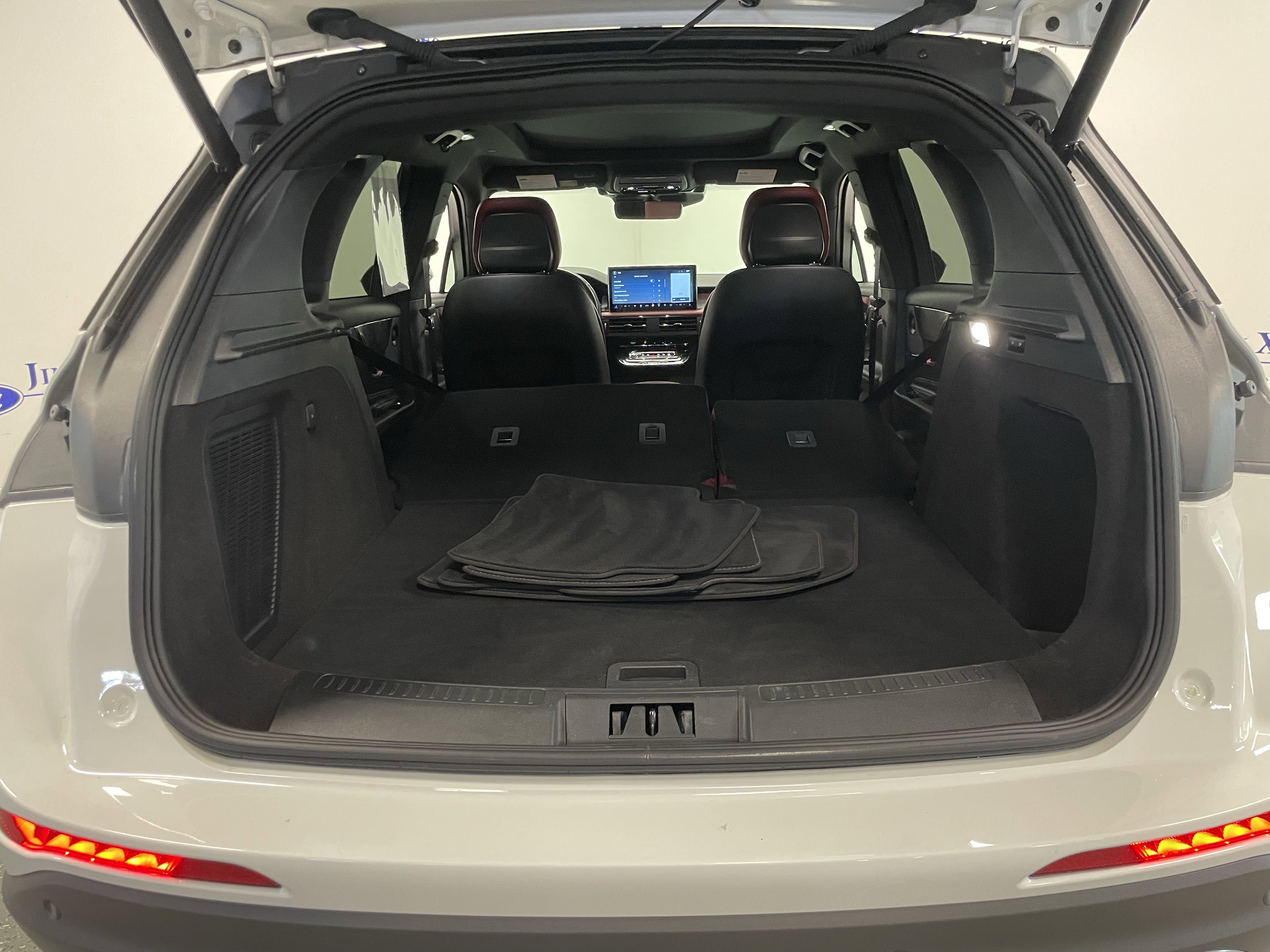 Used 2023 Lincoln Corsair Reserve w/ Equipment Group 202A image 31