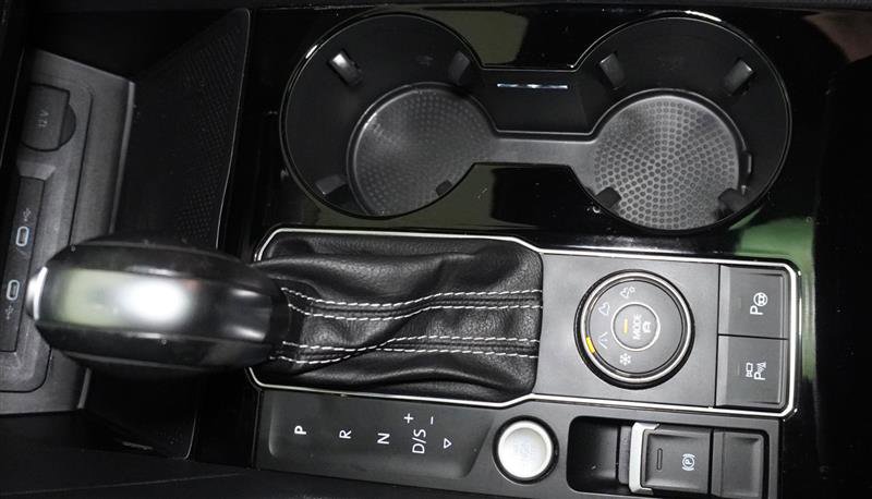 Used 2021 Volkswagen Atlas Cross Sport SEL Premium image 25