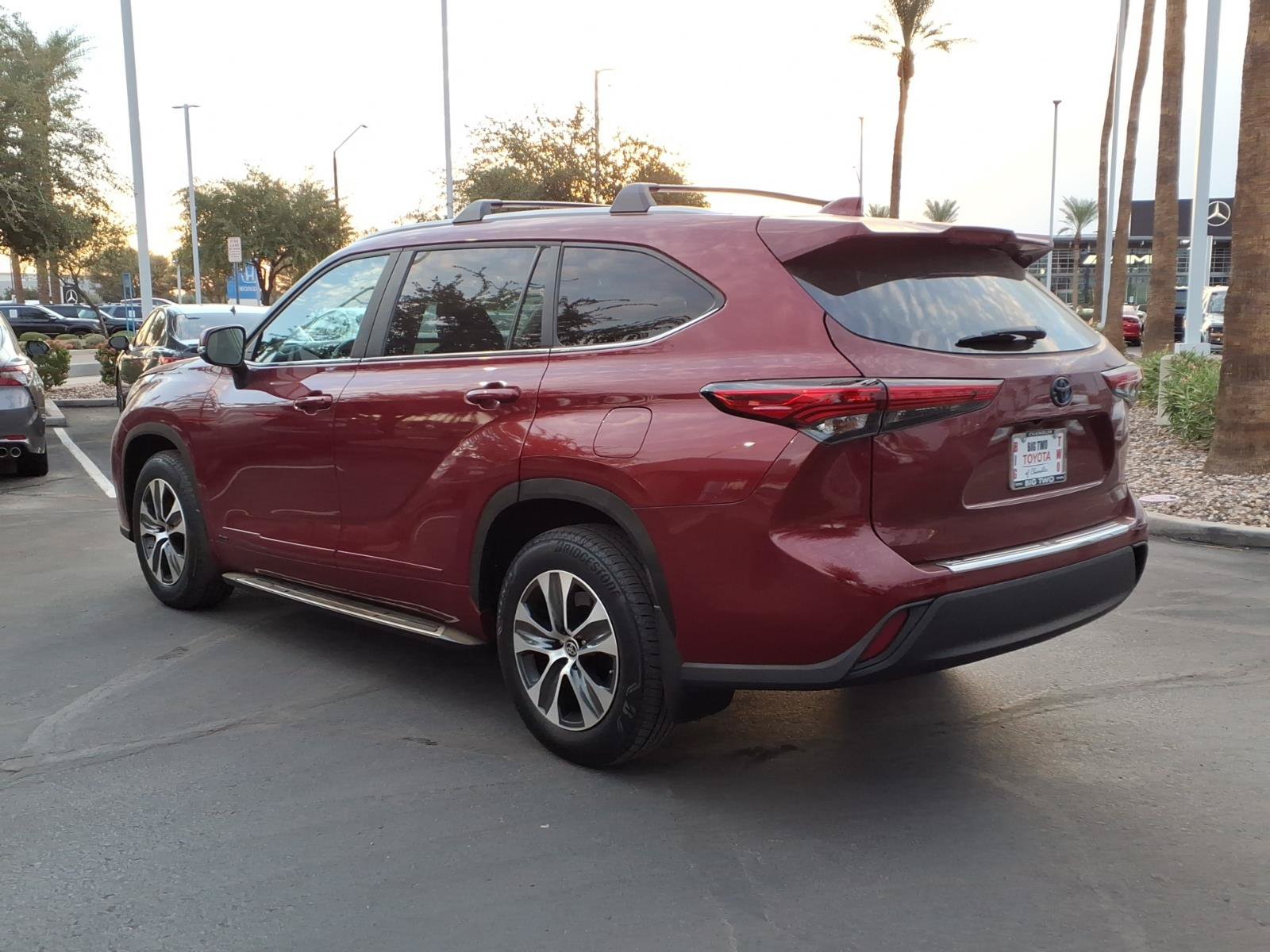 Used 2023 Toyota Highlander XLE w/ Protection Package #3 (TMS) AWD/4WD image 6