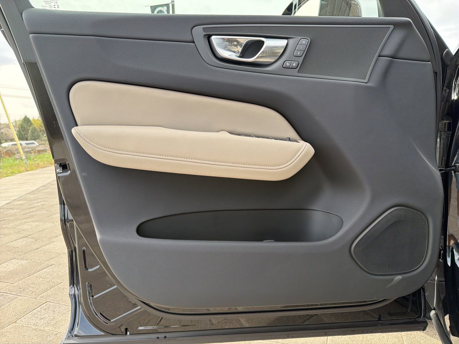 New 2026 Volvo XC60 T8 Plus w/ Protection Package Premier image 18