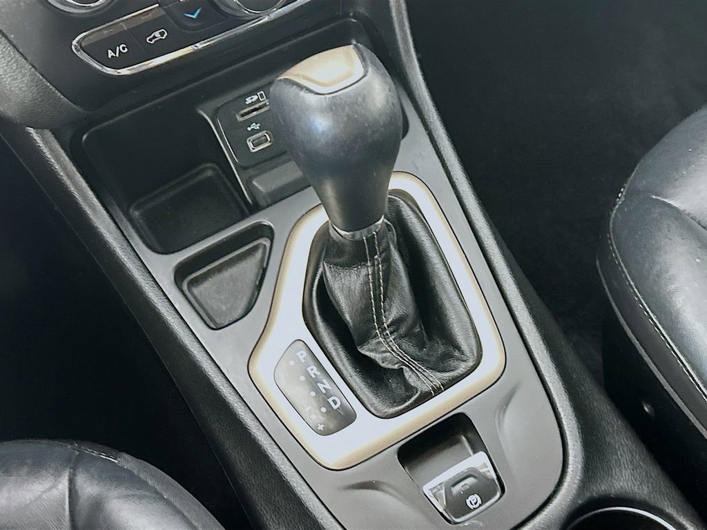 Used 2016 Jeep Cherokee Limited image 16