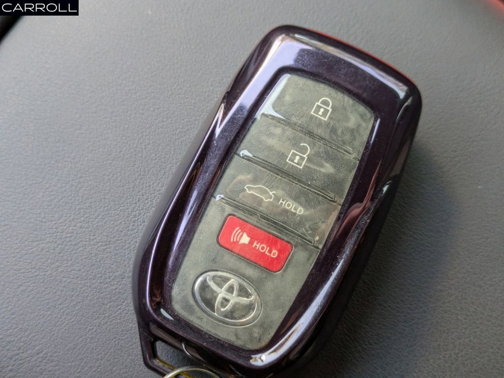 Used 2023 Toyota Crown Limited image 34