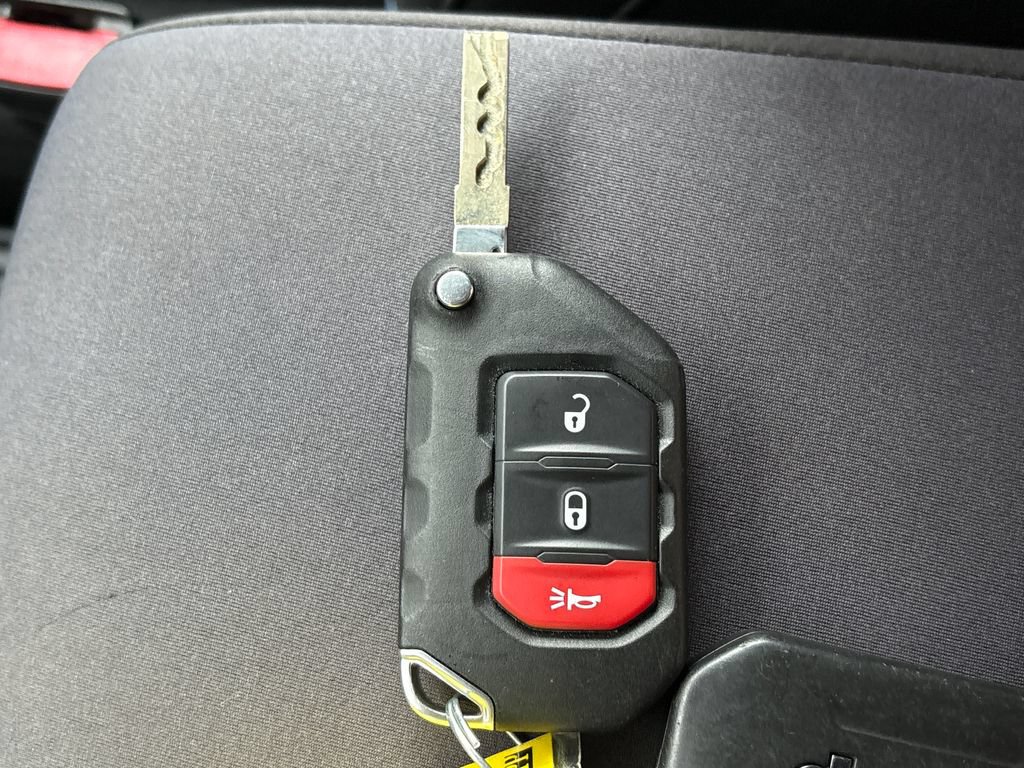 Used 2022 Jeep Wrangler Sport AWD/4WD image 32