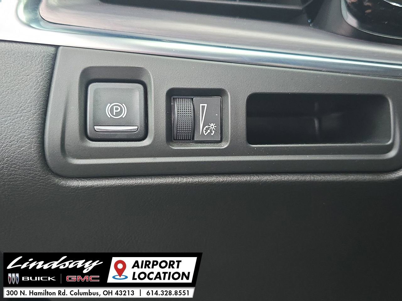 Used 2018 Cadillac XT5 Luxury w/ Driver Awareness Package image 18