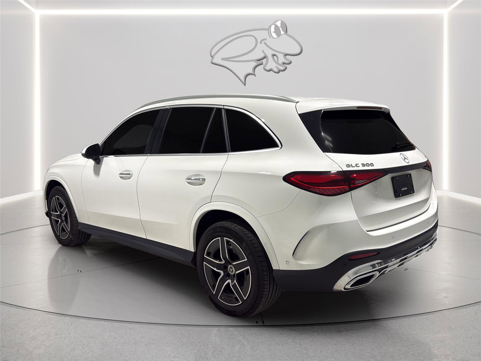 Used 2025 Mercedes-Benz GLC 300 4MATIC image 3