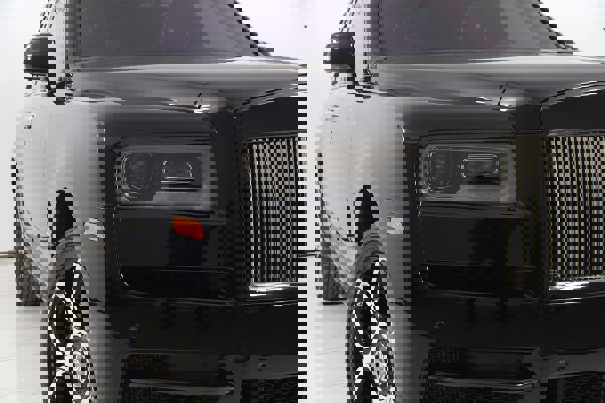 Used 2024 Rolls-Royce Cullinan Black Badge image 28