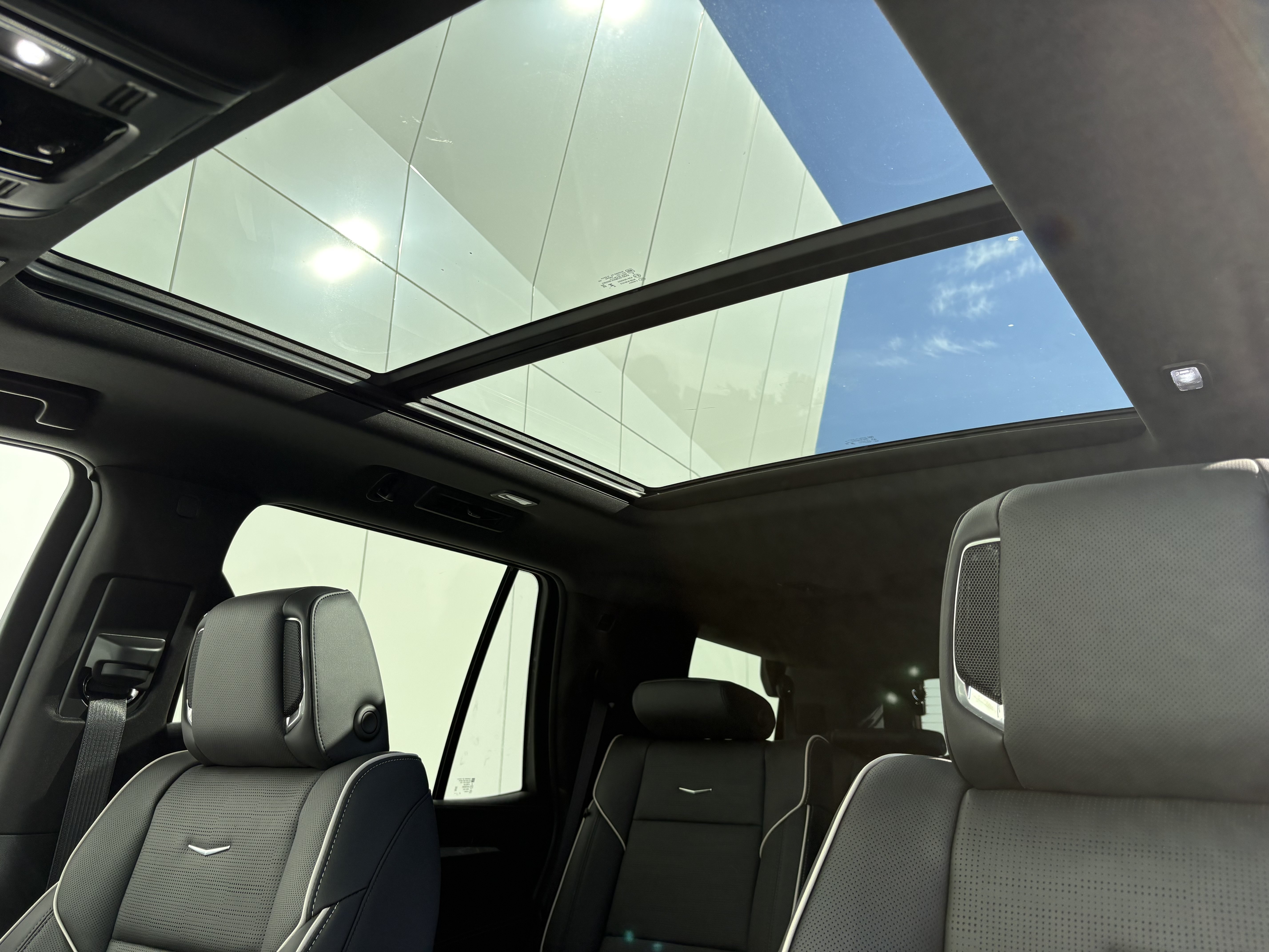 New 2026 Cadillac Escalade Luxury AWD/4WD image 17