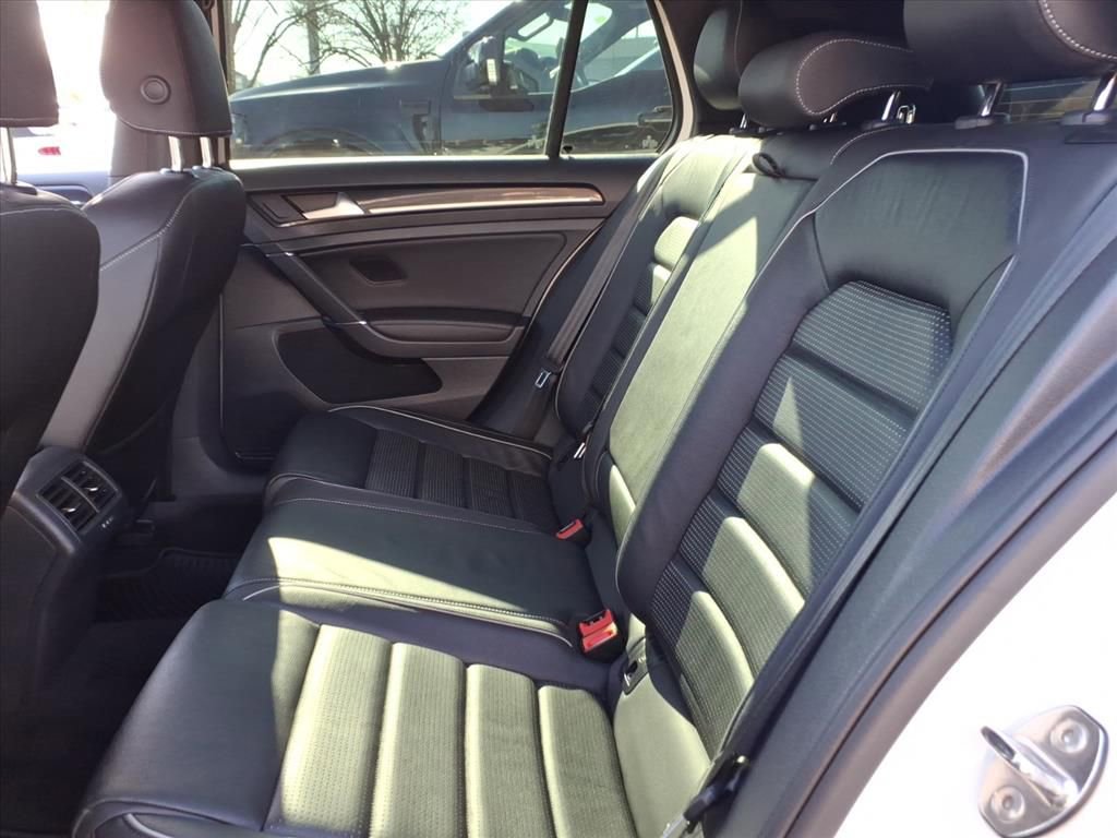 Used 2018 Volkswagen Golf R 4-Door image 16