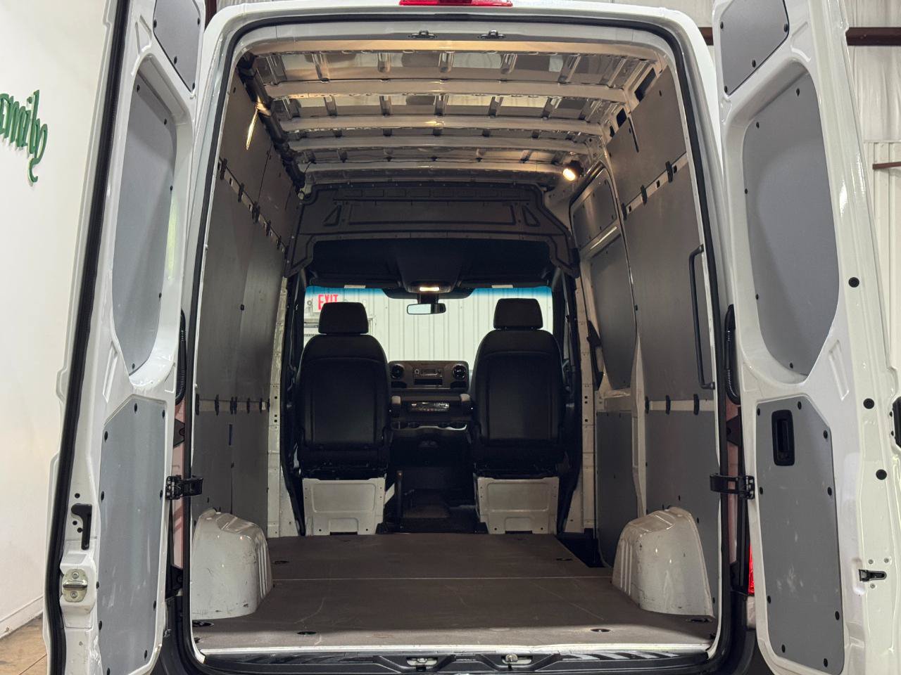 Used 2025 Mercedes-Benz Sprinter 2500 image 28