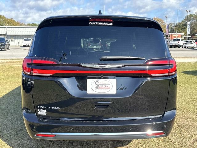 New 2026 Chrysler Pacifica Select image 3
