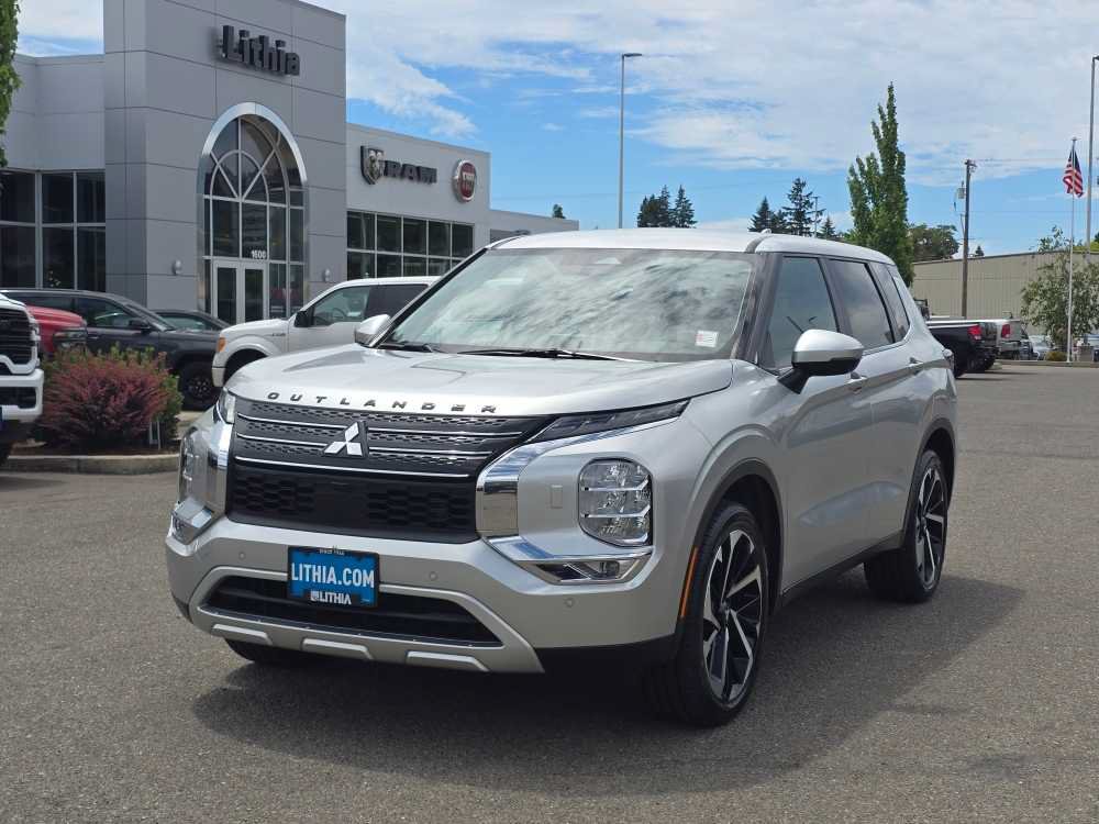 Used 2024 Mitsubishi Outlander SE