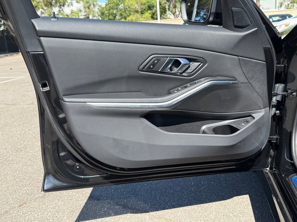 Used 2025 BMW 330i xDrive Sedan w/ M Sport Package image 18