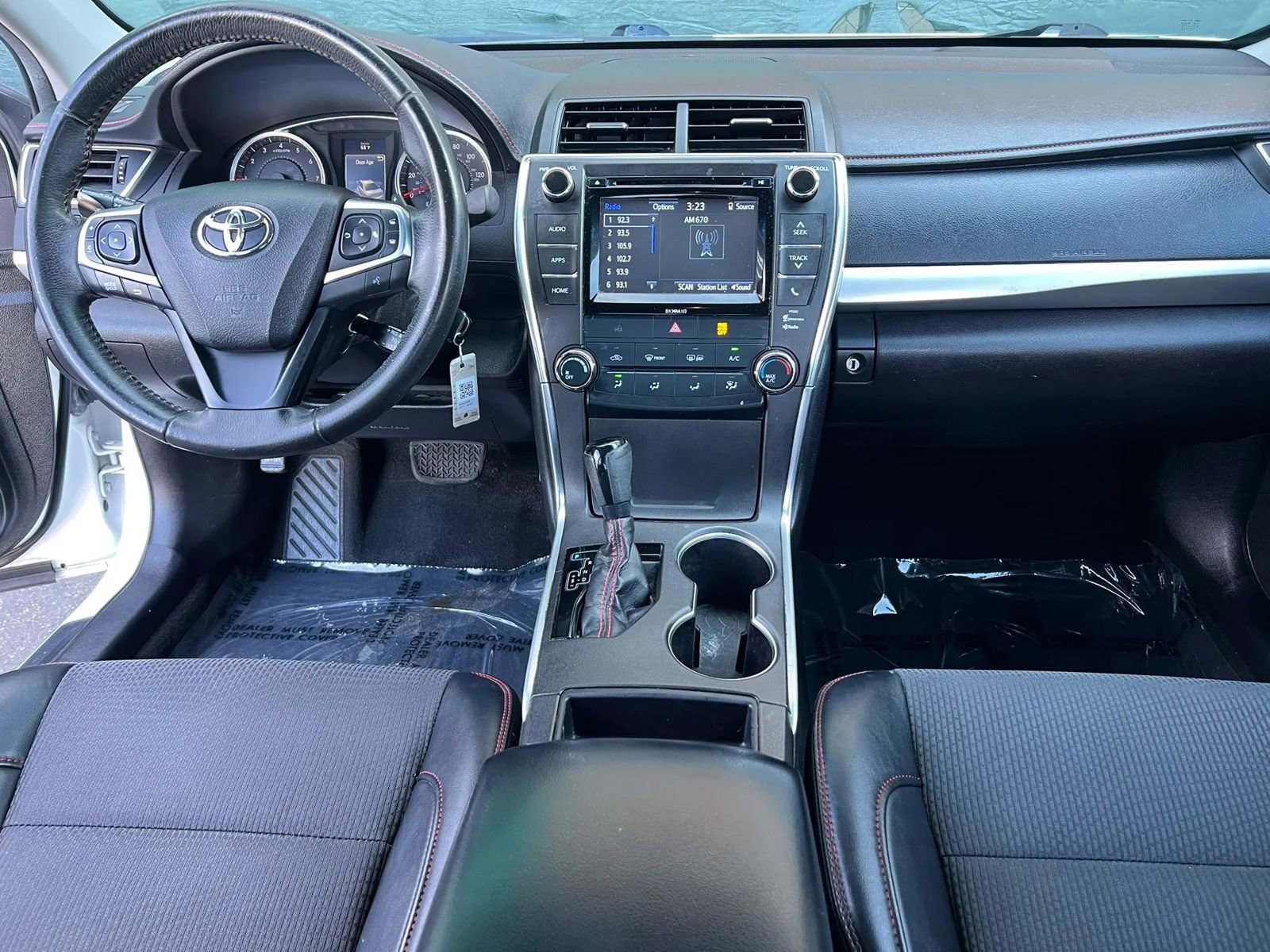 Used 2017 Toyota Camry SE FWD image 13