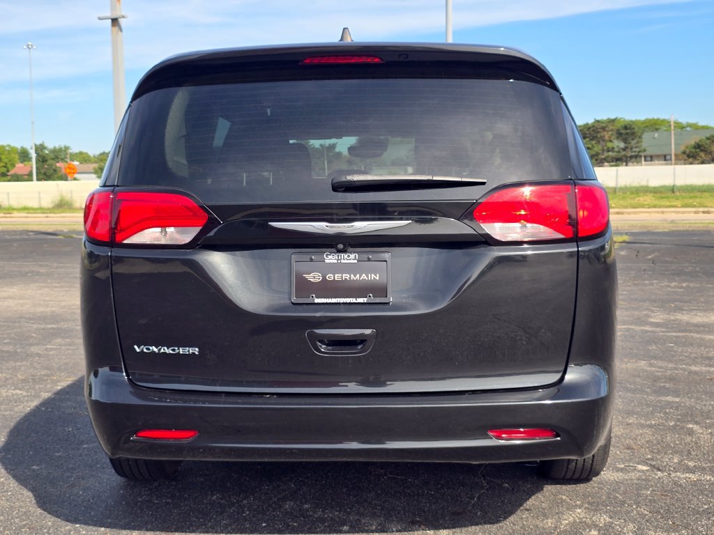 Used 2023 Chrysler Voyager LX FWD image 13