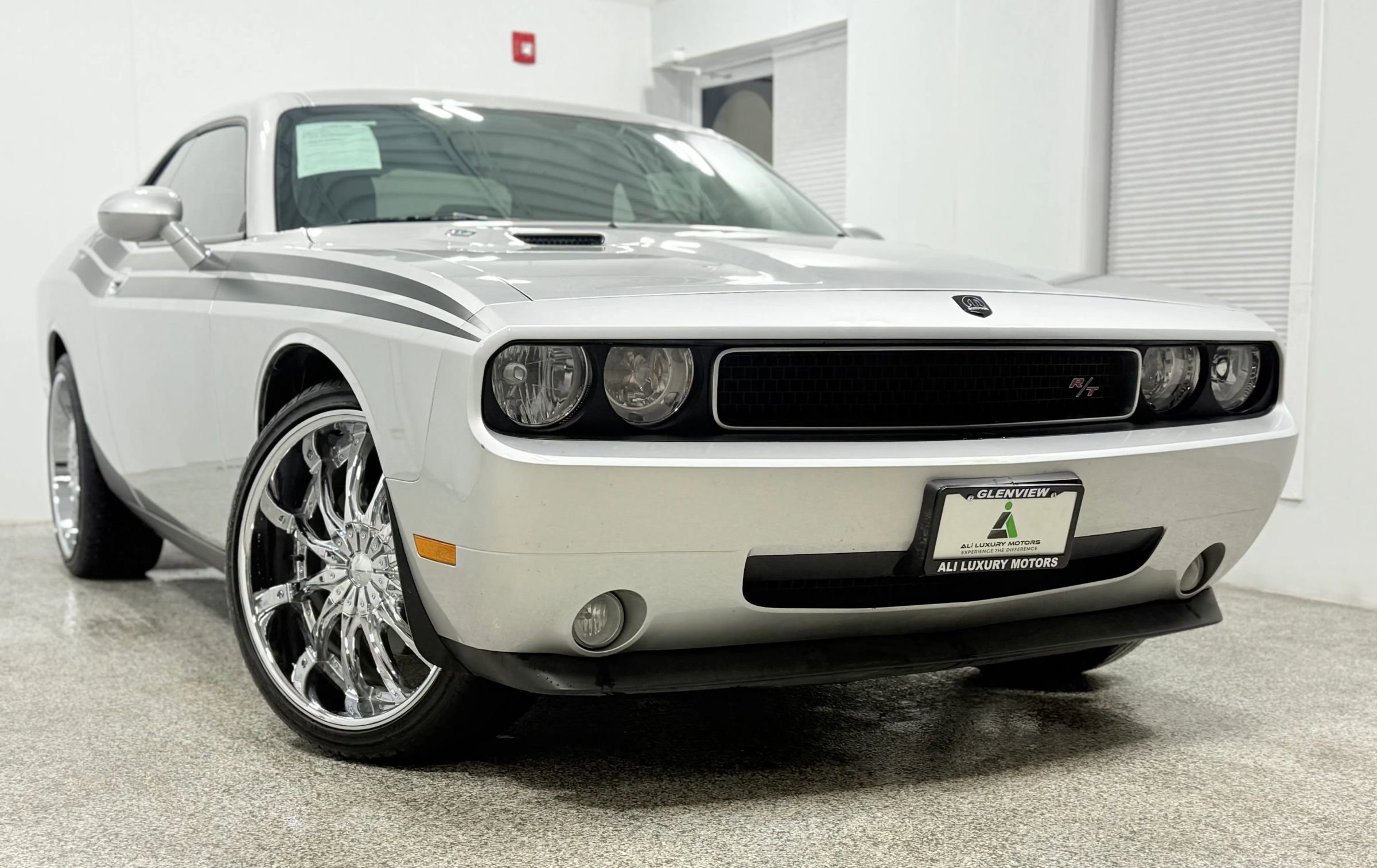 Used 2010 Dodge Challenger R/T image 3