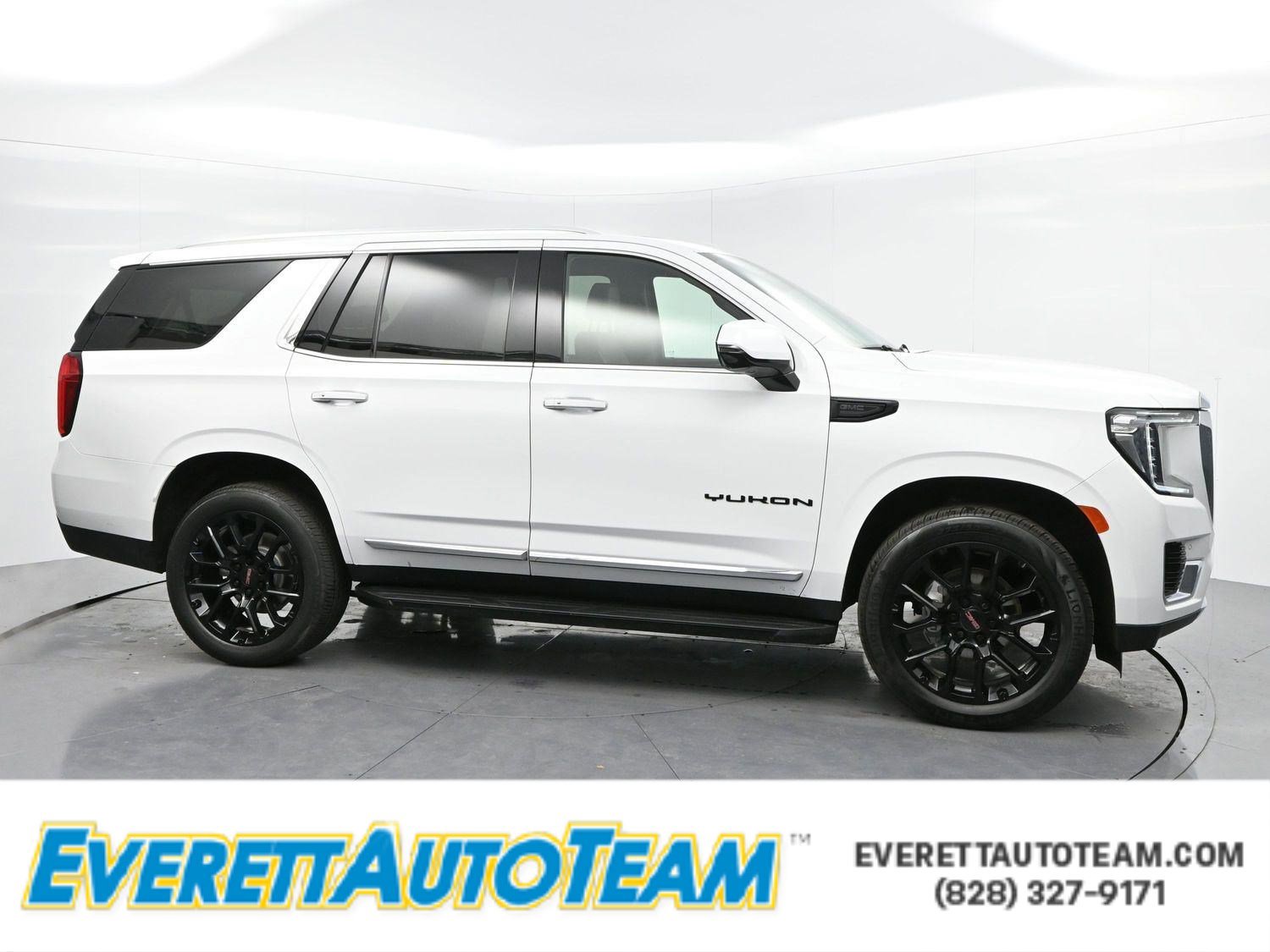 Used 2023 GMC Yukon SLT w/ SLT Premium Package image 1