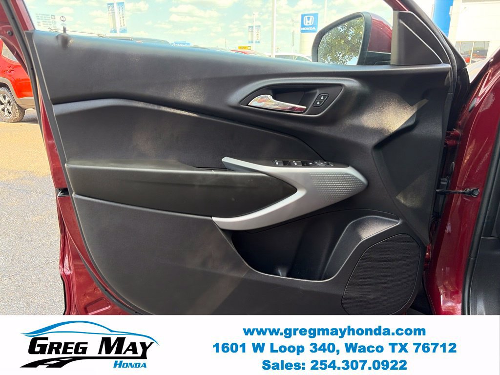 Used 2025 Chevrolet Trax LS w/ LS Convenience Package FWD image 20