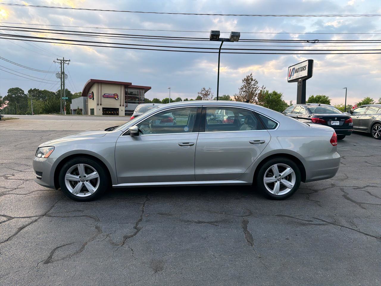 Used 2013 Volkswagen Passat 2.5 SE FWD image 2