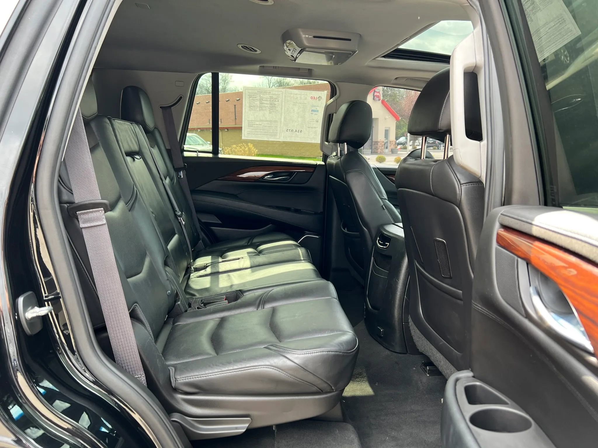 Used 2015 Cadillac Escalade Luxury image 25