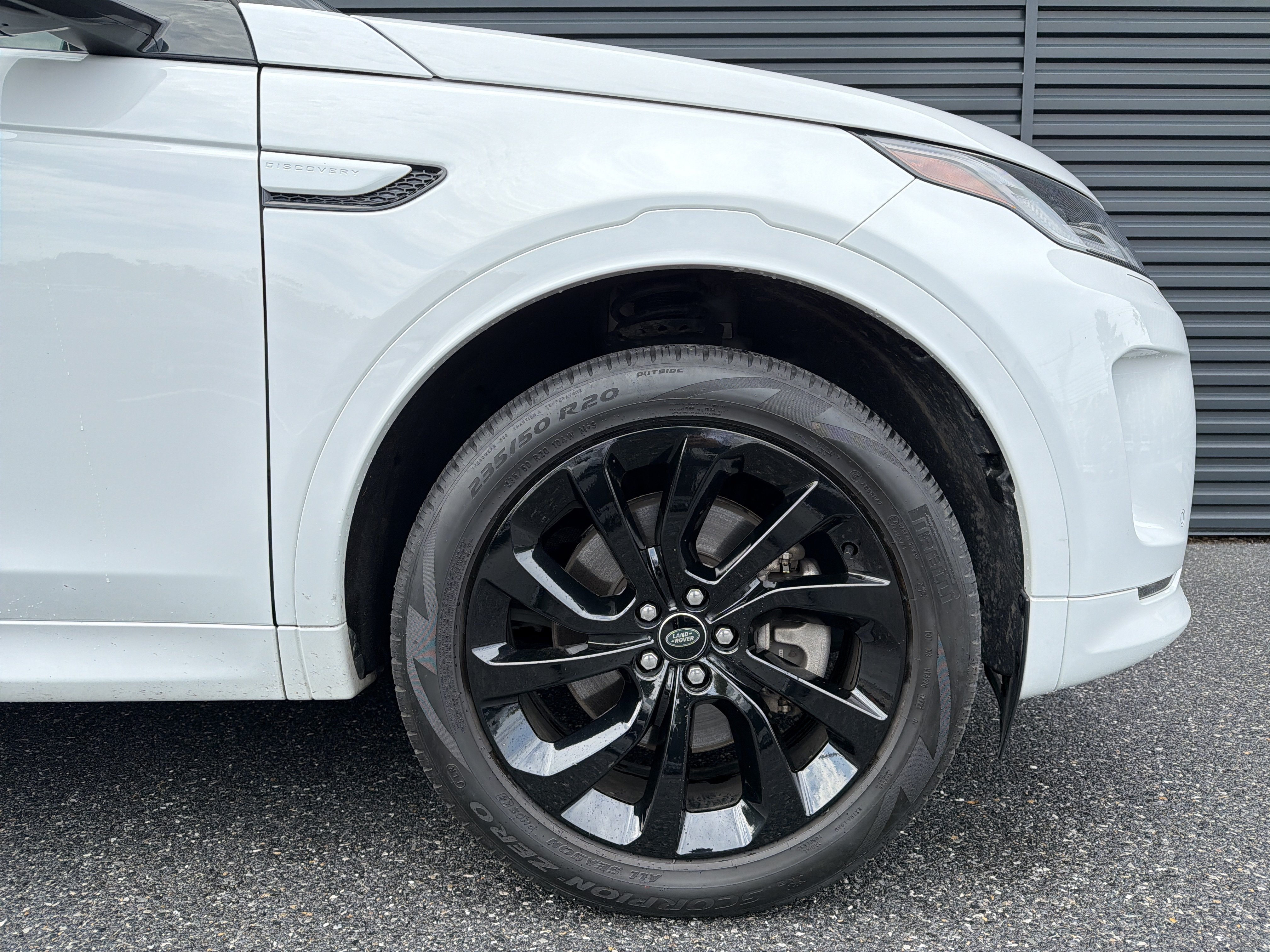 Used 2023 Land Rover Discovery Sport SE R-Dynamic AWD/4WD image 9