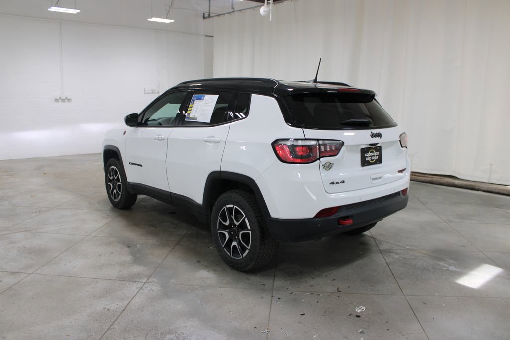 Used 2025 Jeep Compass Trailhawk AWD/4WD image 7