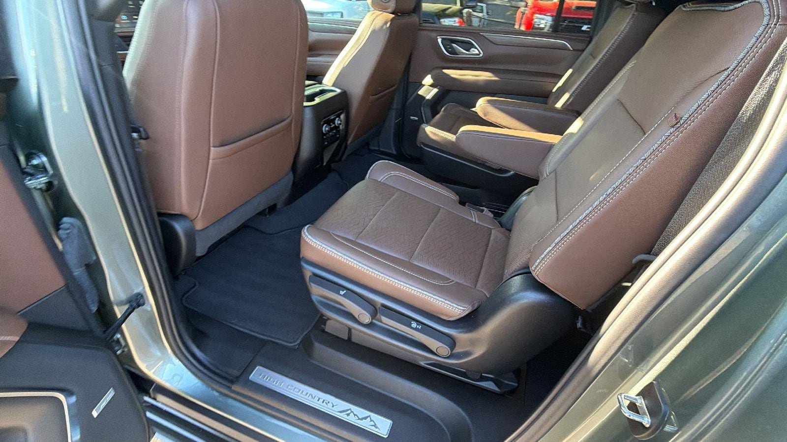 Used 2024 Chevrolet Suburban High Country w/ Max Trailering Package AWD/4WD image 21