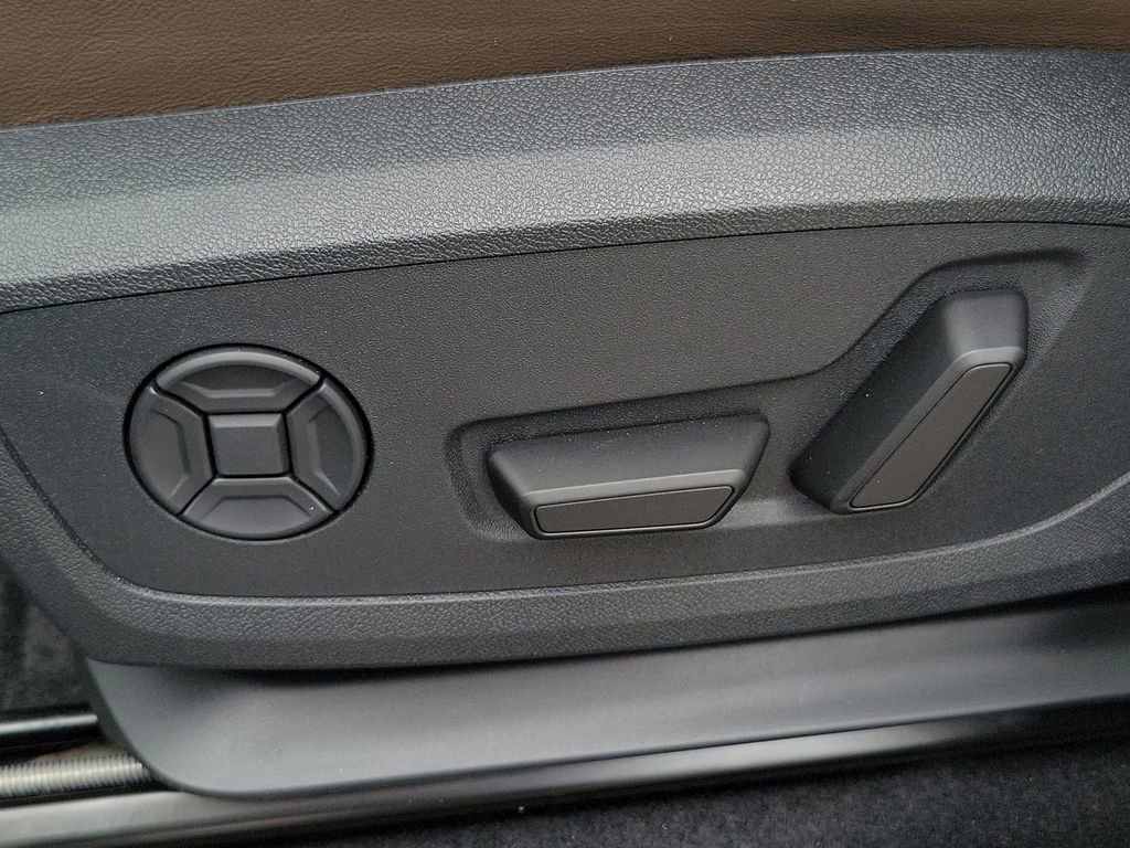 New 2025 Audi Q6 e-tron Premium image 18