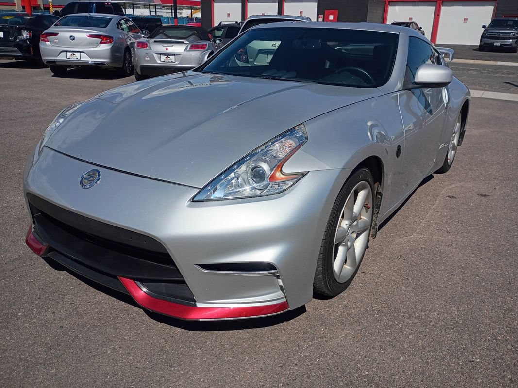 Used 2011 Nissan 370Z Coupe RWD image 3