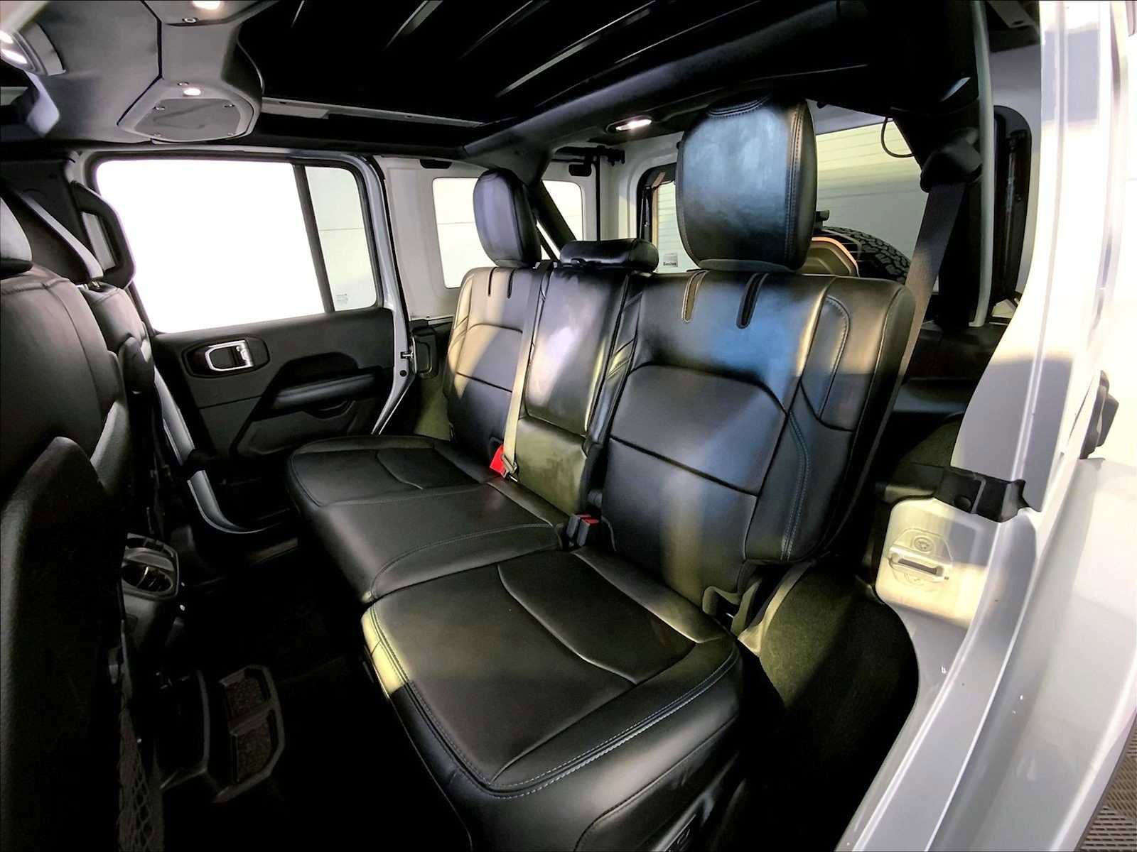 Used 2024 Jeep Wrangler Unlimited Rubicon 4xe AWD/4WD image 24