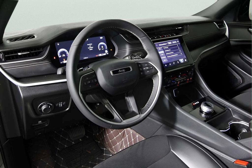 Used 2024 Jeep Grand Cherokee Altitude image 42