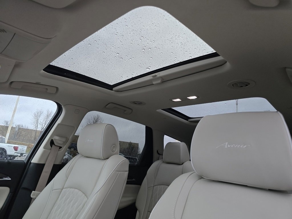Used 2024 Buick Enclave Avenir image 3