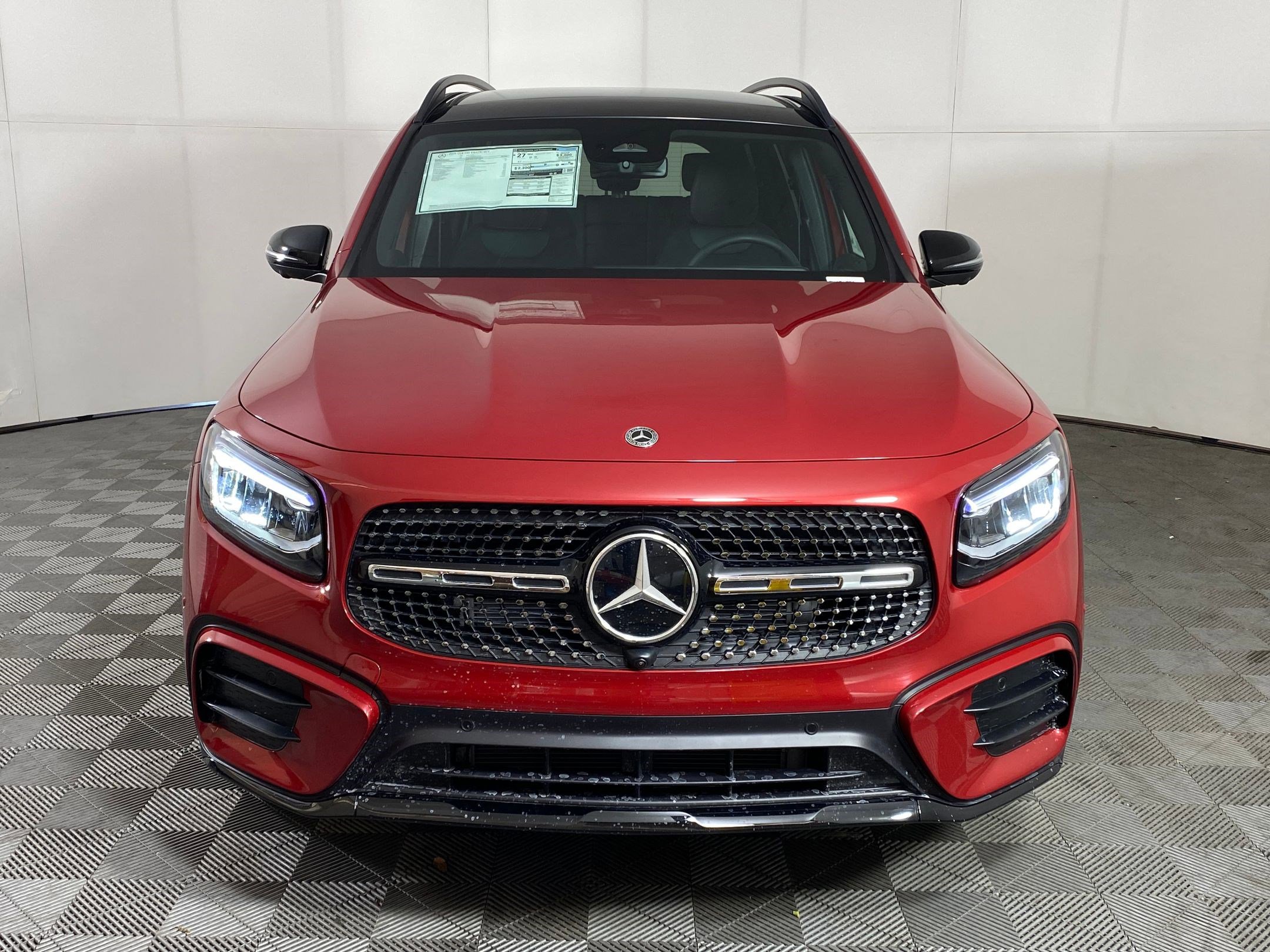 Used 2026 Mercedes-Benz GLB 250 4MATIC image 5